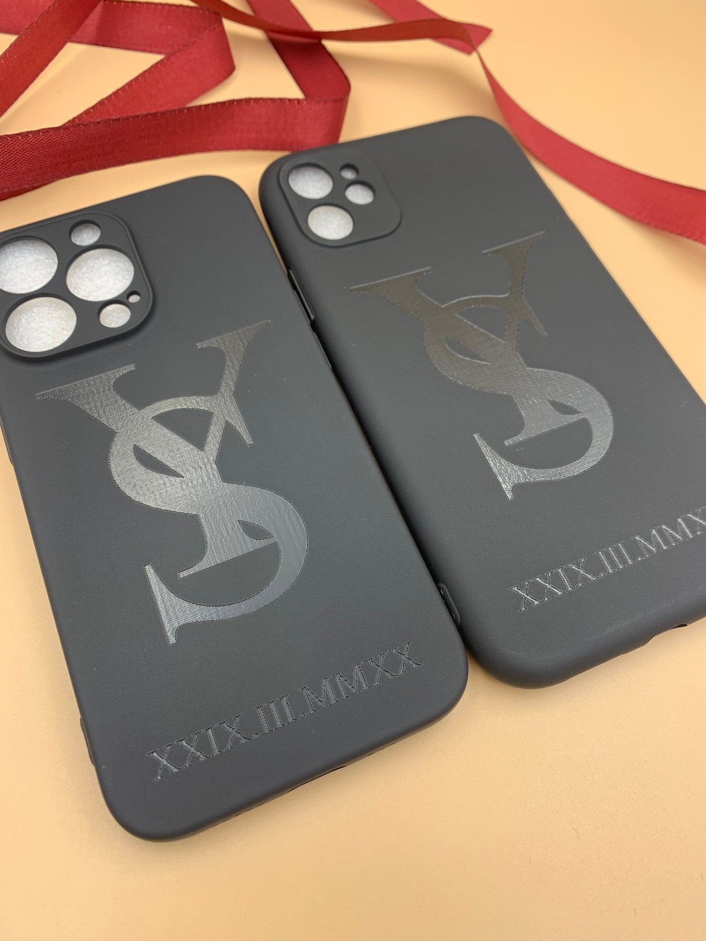 PARTNERHÜLLE MIT BIG BUCHSTABEN & DATUM - GRAVUR - styleyourmobilephone